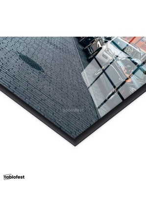 Siyah Renk Metal Çerçeveli Tamperli Cam Tablo New York Köprüsü ve Tuğla Binalar Şehir Mimari Tablo Duvar Dekoru