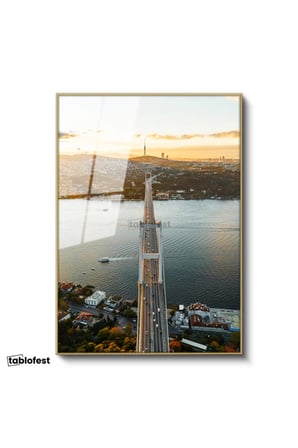 Altın Renk Metal Çerçeveli Tamperli Cam Tablo İstanbul Boğaz Köprüsü ve Trafik Akışı Şehir Mimari Tablo Duvar Dekoru