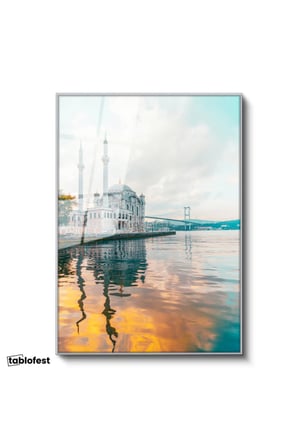 Gümüş Renk Metal Çerçeveli Tamperli Cam Tablo Ortaköy Camii ve Deniz Yansıması Şehir Mimari Tablo Duvar Dekoru