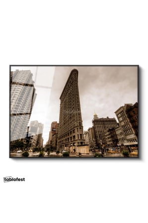 Siyah Renk Metal Çerçeveli Tamperli Cam Tablo New York Flatiron Binası Şehir Mimari Tablo Duvar Dekoru