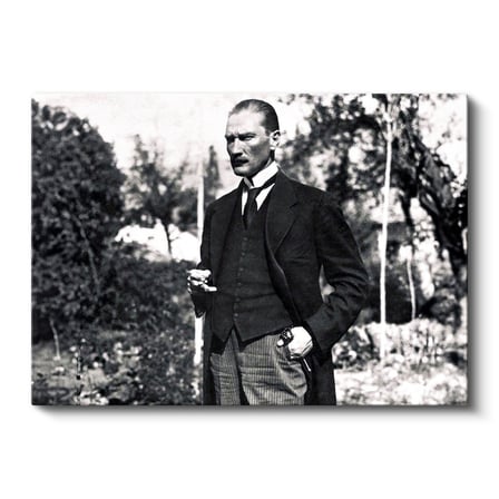 Yatay Kanvas Tablo Atatürk Bahçede Bastonlu Duruş Atatürk Tablosu Ev Ofis Duvar Dekoru