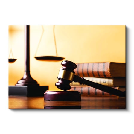 Yatay Kanvas Tablo Tokmak Ve Arka Planda Terazi Avukat Tablosu Ev Ofis Duvar Dekoru