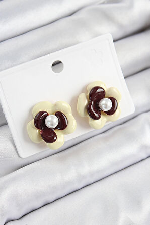 Tegan İnci Detaylı Krem Kahverengi Renk Papatya Model Kadın Küpe TG27BKP10859