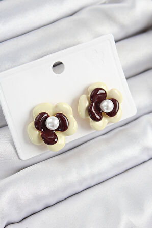 Tegan İnci Detaylı Krem Kahverengi Renk Papatya Model Kadın Küpe TG27BKP10859