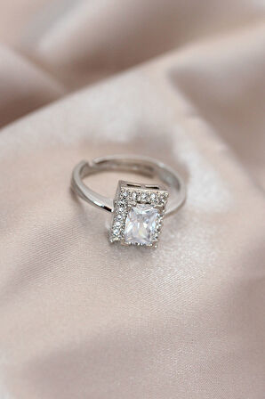 Tegan Ayarlamalı Silver Renk Metal Zirkon ve Kristal Taşlı Dikdörtgen Model Yüzük TG27BYK2067