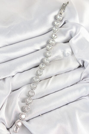 Pirinç Zirkon Taşlı Daire Baget Model Gümüş Renk VIP Seri Kadın Bileklik - TJ-BB7513