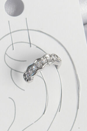 Pirinç Gümüş Renk Zirkon Taşlı Kıkırdak Model Kadın Küpe - TJ-BKP10550