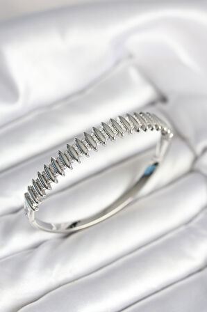 Gümüş Renk Zirkon Taşlı Pirinç Kadın Kelepçe - TJ-BB8020