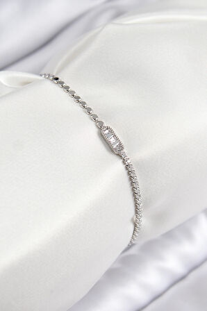 Pirinç Zirkon Taşlı Dikdörtgen Model Ezme Zincir Gümüş Renk Kadın Bileklik - TJ-BB7594