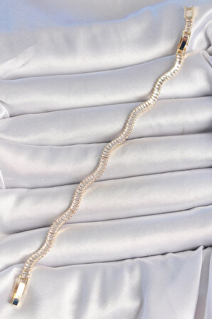 Pirinç Gold Renk Su Yolu Zirkon Taşlı Model Kadın Bileklik - TJ-BB6926