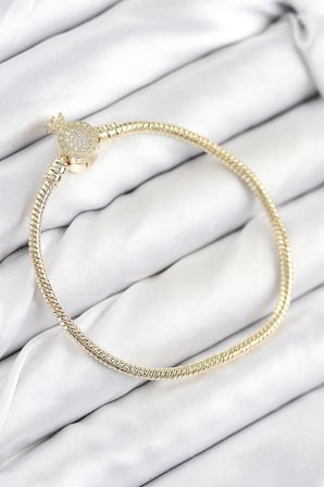 Pirinç Charm Zirkon Taşlı Taç Model Gold Renk Kadın Bileklik TJ-BB7808