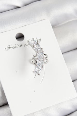 Pirinç Zirkon Taşlı Model Gümüş Renk Sağ Kıkırdak Küpe TJ-BKP10999