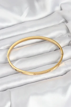 316L Çelik Gold Renk Zirkon Taşlı 65 mm İnce Kadın Kelepçe Bileklik - TJ-BB7914