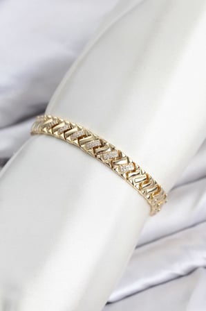 CM Geometrik Model Zirkon Taşlı VIP Seri Gold Renk Pirinç Kadın Bileklik TJ-BB8616