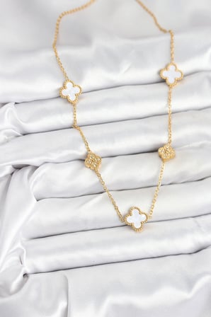 316L Çelik Zincir Gold Renk Beyaz ve Zirkon Taşlı Yonca Kadın Kolye TJ-BKO10590