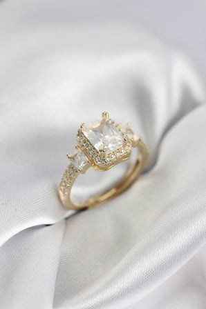 Gold Renk Kare Baget Zirkon Taşlı Tek Taş Model Kadın Yüzük TJ-BYK3938