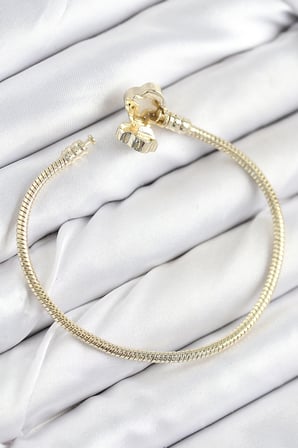 Pirinç Charm Zirkon Taşlı Yonca Model Gold Renk Kadın Bileklik TJ-BB7805