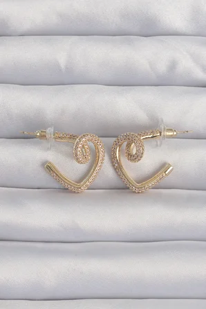 Pirinç Gold Renk Zirkon Taşlı Kıvrımlı Yarım Kalp Küpe TJ-BKP9279