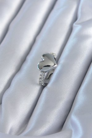 Gümüş Renk Pirinç Zirkon Taşlı Kalp Model Kadın Yüzük TJ-BYK2820