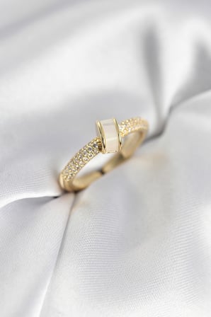 Zirkon Taşlı Sedefli Gold Renk Kadın Yüzük TJ-BYK3942