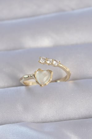 Pirinç Gold Renk Zirkon Taşlı Sedefli Kalp Model Ayarlanabilir Yüzük TJ-BYK3233