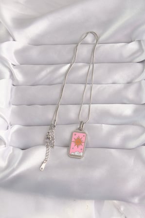 316L Çelik Gümüş Renk Pembe Mineli Güneş Model Tarot Kolye TJ-BKO9043