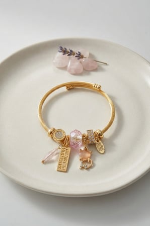 Kedili Model Pembe Charmlı Bileklik TJ-BB8723