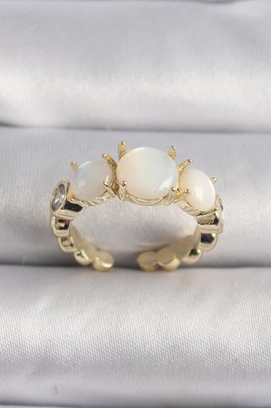 Pirinç Gold Renk Zirkon Taş Detaylı Beyaz Sedefli VIP Seri Kadın Yüzük TJ-BYK3504