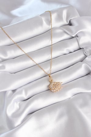 316L Çelik Gold Renk Zirkon Taşlı Kuğu Model Kadın Kolye - TJ-BKO8327