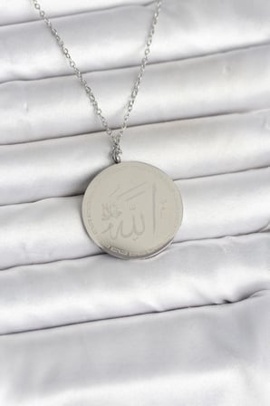 316L Çelik Gümüş Renk Ayetel Kürsi ve Allah Yazılı Kolye - TJ-BKO11054