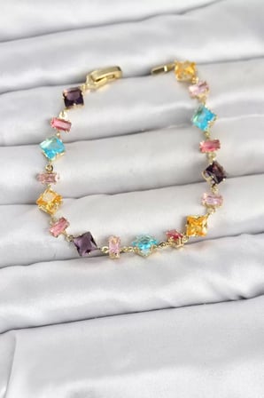 Kristal Taşlı Kesimli Karışık Renkli Gold Renk Gema Kadın Bileklik TJ-BB8531