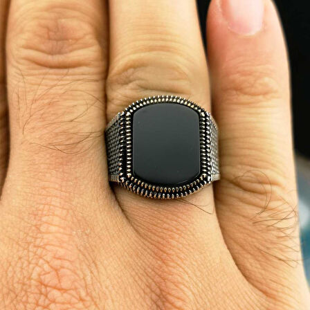 Şık Tasarımlı Siyah Oniks Taşlı 925 Ayar Gümüş Yüzük