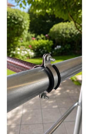 Balkon Küpeşte Çamaşır Kurutmalık Lastik Contalı Yuvarlak Küpeşteye Takılan Çamaşırlık 10 Metre Çelik Paslanmaz İp Vidasız Montaj Apartman Balkon Çamaşır Askısı İpi