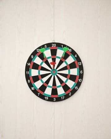 15 İnç Dart Tahtası 4 Metal Uçlu Dart Oku Dayanıklı Ahşap Gövde
