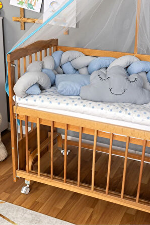 Ahşap Beşik Anne Yanı Beşik Vernikli 60x120 - Mavi Gri Örgü Uyku Seti Seti + Yatak + Tekerlekli