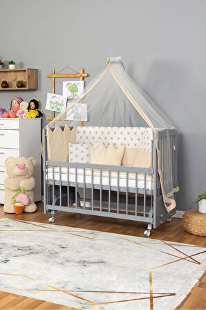 Ahşap Beşik Anne Yanı Beşik Gri 60x120 - Krem Nakış(Yazısız) Uyku Seti + Yatak + Tekerlekli