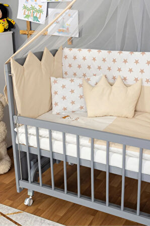 Ahşap Beşik Anne Yanı Beşik Gri 60x120 - Krem Nakış(Yazısız) Uyku Seti + Yatak + Tekerlekli