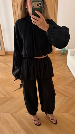 Kadın Siyah Peplum Dik Yaka Balon Kol Saten Bluz Pantolon Takım
