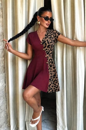 Kadın Kısa Kollu V Yakalı Bir Yanı Leopar Detaylı Kısa Viskon Elbise