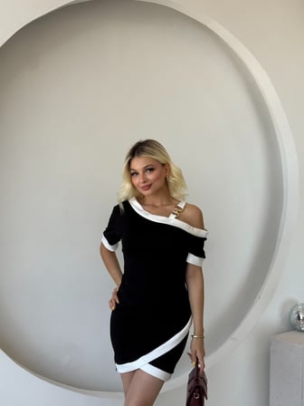 Kadın Kısa Kollu Modal Elbise Asimetrik Kesim Yaka Şerit ve Aksesuar Detaylı