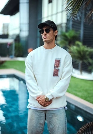 Beyaz Uzun Kol Bisiklet Yaka Ön Arka Baskılı Sweatshirt