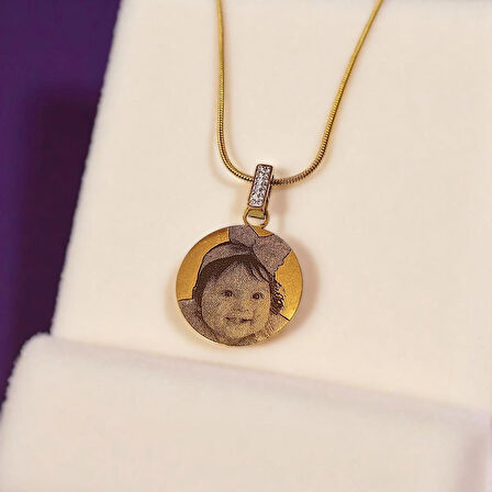 316L Paslanmaz Çelik Fotoğraflı İsimli Kolye Kişiye Özel Gravürlü Altın Renk Plaka Kolye