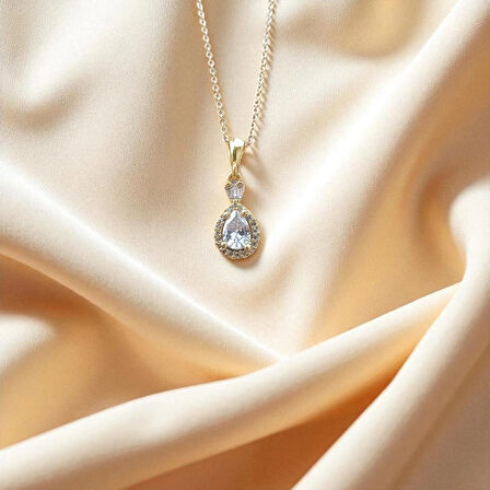 Takvanov Altın Renkli Damla Taşlı Çelik Kadın Kolye – Zarif ve Işıltılı Tasarım