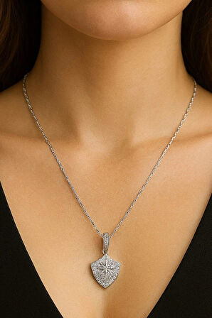 Takvanov Kalkan Model Zirkon Taşlı Çelik Kadın Kolye – Gümüş Renk, Parıltılı Tasarım