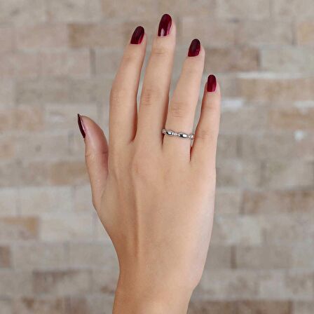 Zirkon Taşlı Sıralı Arpa Tasarım 925 Ayar Gümüş Kadın Yüzük