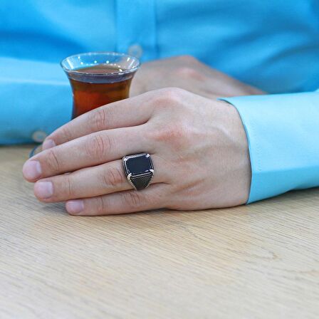 Nokta İşlemeli Kartal Pençesi Detaylı Siyah Oniks Taşlı 925 Ayar Gümüş Erkek Yüzük