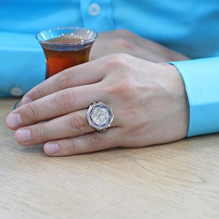 Üzerine Hüsn-i Hat "Ayetel Kürsi" Yazılı Kenarı Hançer Detaylı 925 Ayar Gümüş Erkek Yüzük