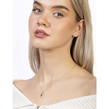 Zirkon Taşlı Kilit Tasarım Gold Renk Kişiye Özel Harf Yazılı 925 Ayar Gümüş Kadın Kolye