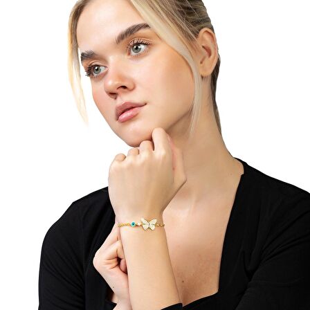 Beyaz Zirkon Taşlı Gold Renk Kelebek Tasarım Nazar Boncuğu Detaylı 925 Ayar Gümüş Kadın Bileklik