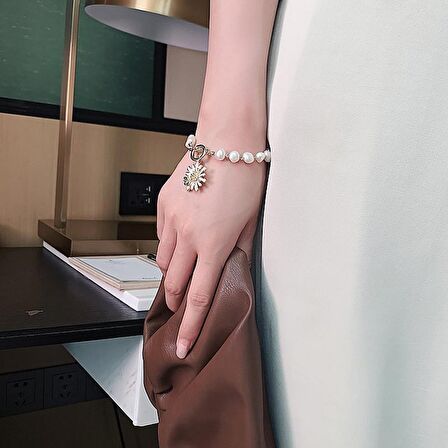 Beyaz Zirkon Taşlı Gold Renk Kelebek Tasarım Uzunluk Ayarlı Doğaltaş İnci Kadın Bileklik